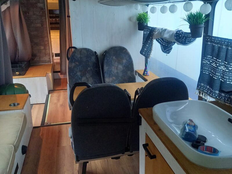 Wohnbus 12 m (ursprünglich Überlandbus) als Tiny House