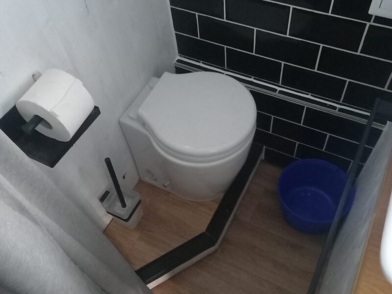 Wohnbus 12 m (ursprünglich Überlandbus) als Tiny House