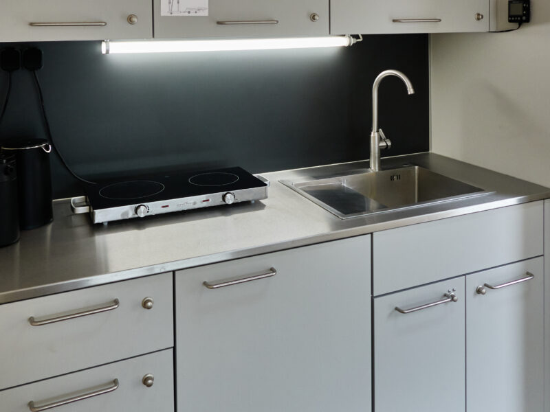 Mobiles Tiny House - Atelier als Arbeits- und Ausstellungsraum