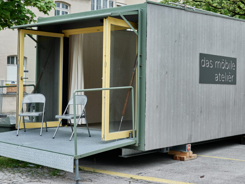 Mobiles Tiny House - Atelier als Arbeits- und Ausstellungsraum