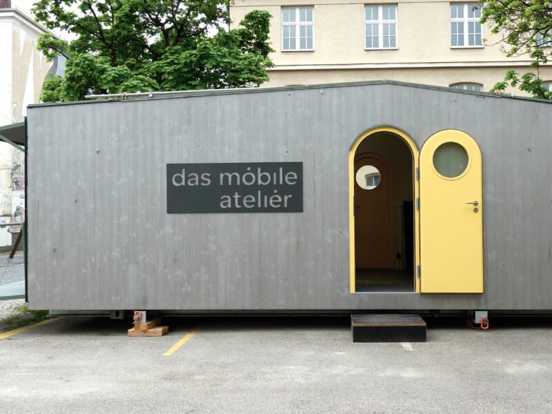 Mobiles Tiny House - Atelier als Arbeits- und Ausstellungsraum