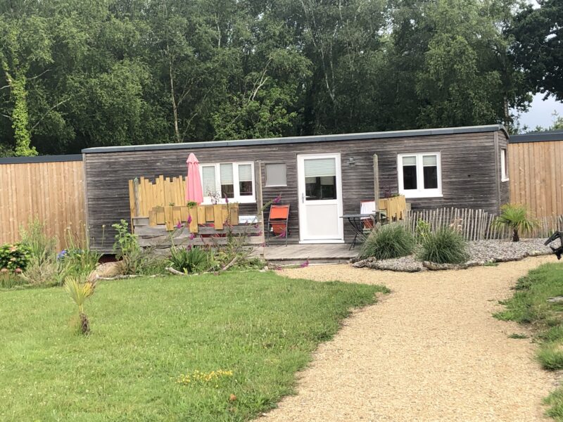 25m2 liebevoll eingerichtetes Holzhaus auf Rädern – nachhaltig, ganzjährig bewohnbar und in nahezu neuwertigem Zustand.
