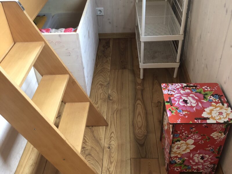 25m2 liebevoll eingerichtetes Holzhaus auf Rädern – nachhaltig, ganzjährig bewohnbar und in nahezu neuwertigem Zustand.